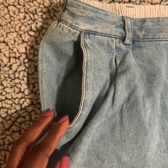 Karen Scott Light Washed Denim Shorts - Picture 3 of 4